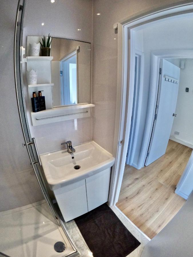 Lovely One Bedroom Flat London Exterior photo